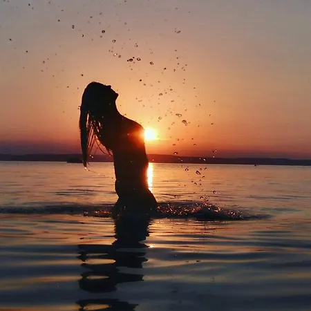 Sunset Apartmanhaz *